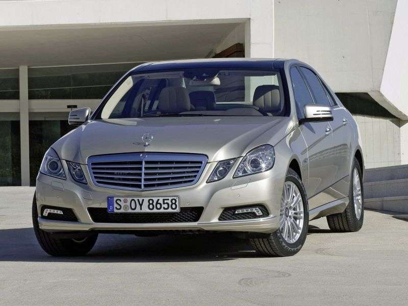Mercedes Benz E Class W212 / S212 / C207 / A207sandan 4 doors. E 500 BlueEfficiency 4MATIC AT Basic (2011–2013)