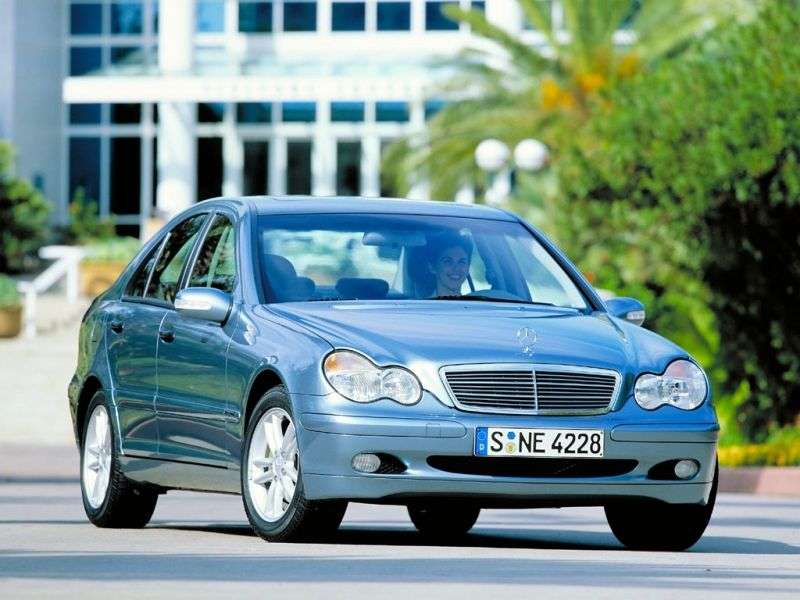 Mercedes Benz Klasa C W203 / S203 / CL203 4 drzwiowy sedan C 270 CDI MT (2002 2004)