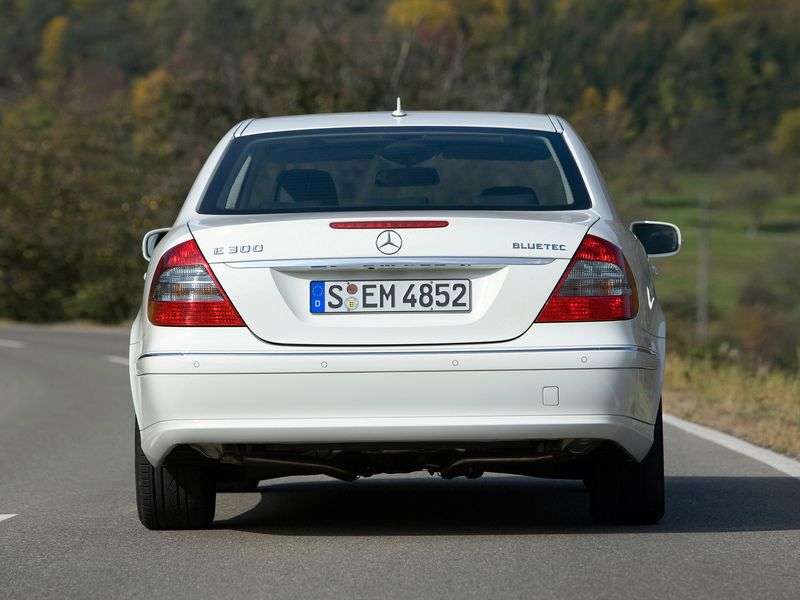 Mercedes Benz Klasa E W211 / S211 [zmiana stylizacji] sedan 4 drzwiowy. E 200 CDI MT (2006 2009)
