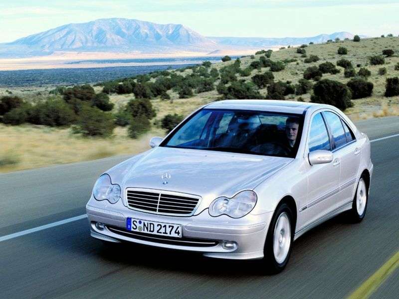 Mercedes Benz Klasa C W203 / S203 / CL203 4 drzwiowy sedan C 180 MT (2000–2002)