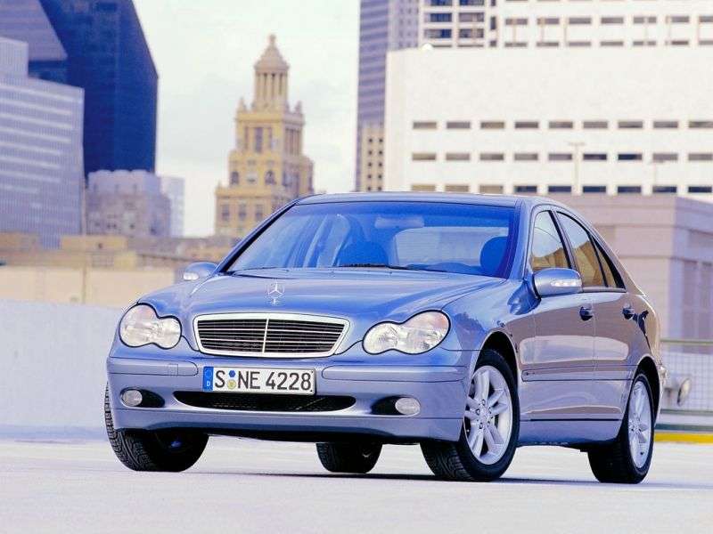 Mercedes Benz Klasa C W203 / S203 / CL203 4 drzwiowy sedan C 240 4MATIC AT (2002 2004)
