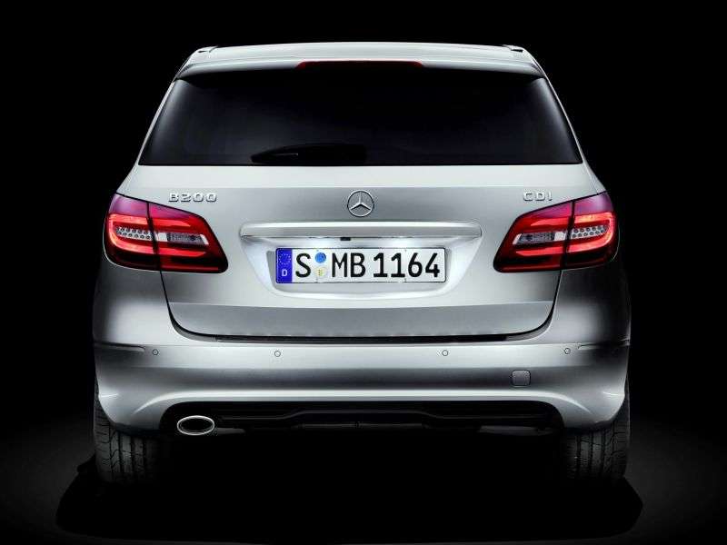 Mercedes Benz Klasa B W246 hatchback B 180 CDI BlueEfficiency 7G DCT (2012 obecnie)