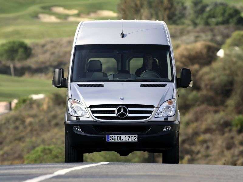 4 drzwiowy minibus Mercedes Benz Sprinter W906 Podstawa wysoka 316 CDi MT z długą podstawą (2006 obecnie)