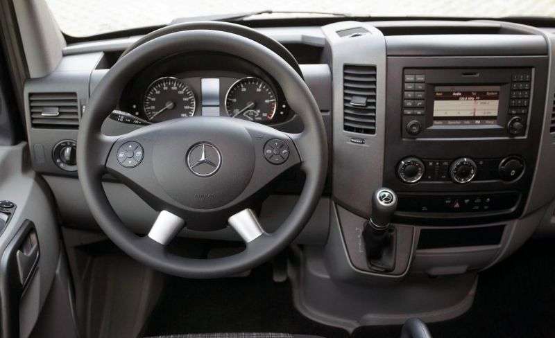Mercedes Benz Sprinter W906 [zmiana stylizacji] van 216 CDi MT L2H1 Base (2013 obecnie)