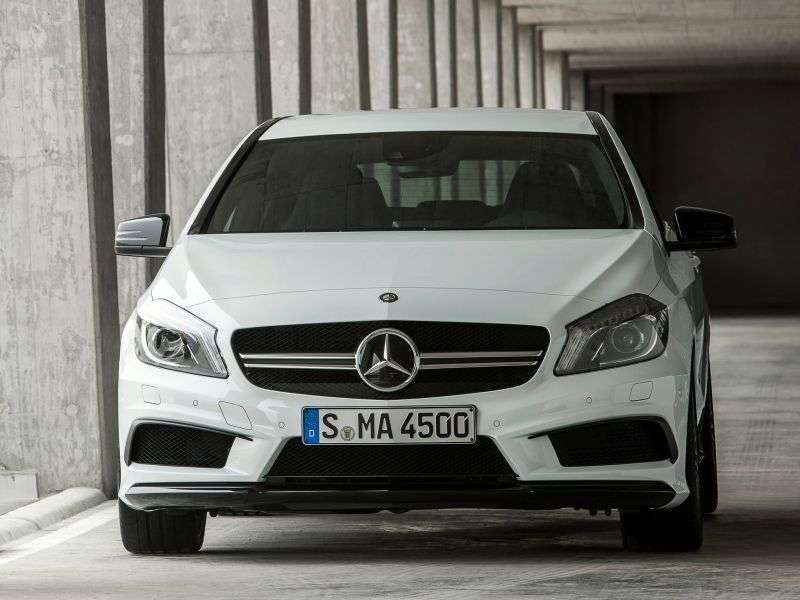 Mercedes Benz Klasa A W176AMG 5 drzwiowy hatchback A45 AMG 4Matic 7G DCT Special Edition (2013 do chwili obecnej)