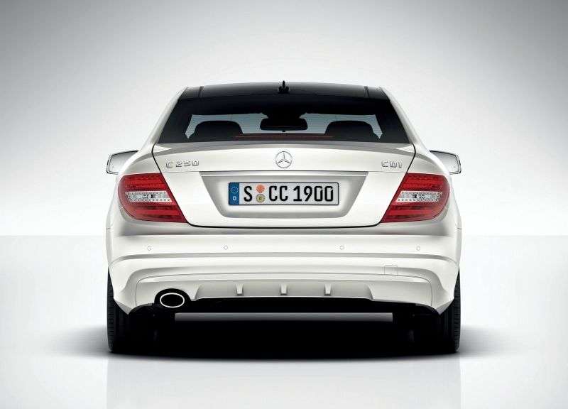 Mercedes Benz Klasa C W204 / S204 [zmiana stylizacji] coupe 2 drzwi. C 180 7G Tronic Plus (2011 2012)