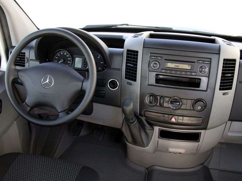 Mercedes Benz Sprinter W906 2 drzwiowe podwozie 224 AT standardowa podstawa bazowa (2006 2013)