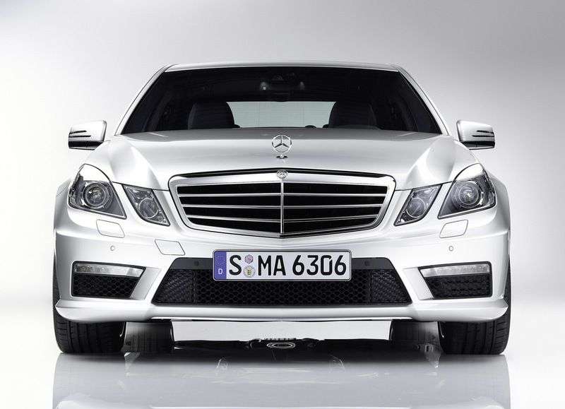 Mercedes Benz Klasa E W212 / S212 / C207 / A207AMG sedan 4 drzwiowy E 63 AMG Speedshift MCT Special Edition (2011 2013)