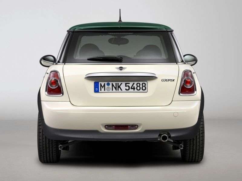 Mini Cooper 2nd generation [restyling] 3 bit hatchback 1.6 MT Hyde Park (2010 – present)