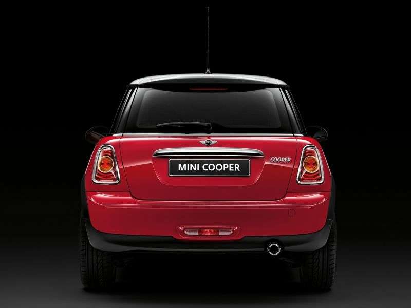 Mini Cooper 2nd generation [restyling] 3 bit hatchback 1.6 MT Hyde Park (2010 – present)
