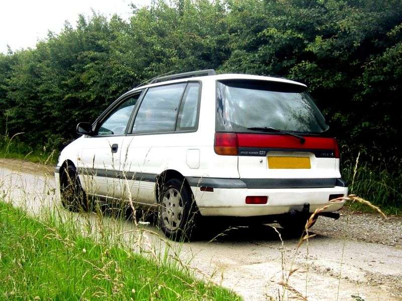 Mitsubishi Space Runner minivan 1.generacji 1.8 AT (1991 1995)