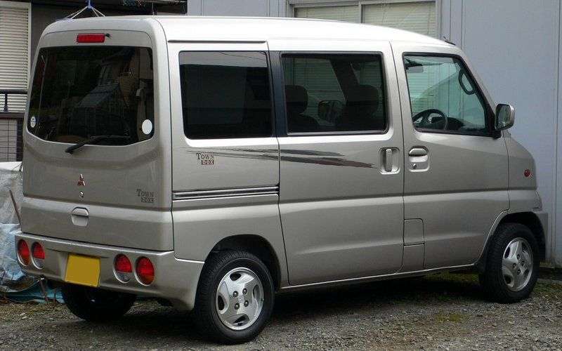 Mitsubishi Town BOX 1st generation minivan 0.7 AT (1999 – n.)
