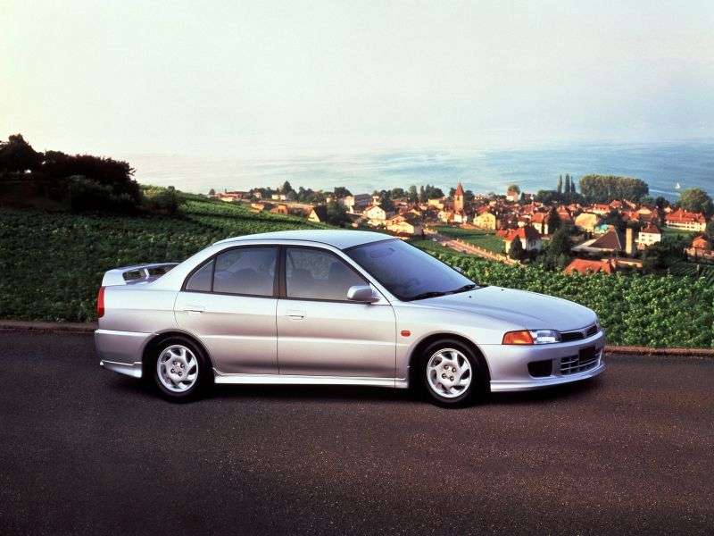 Mitsubishi Lancer 4 drzwiowy sedan 5. generacji 1,8 AT (1995 1997)