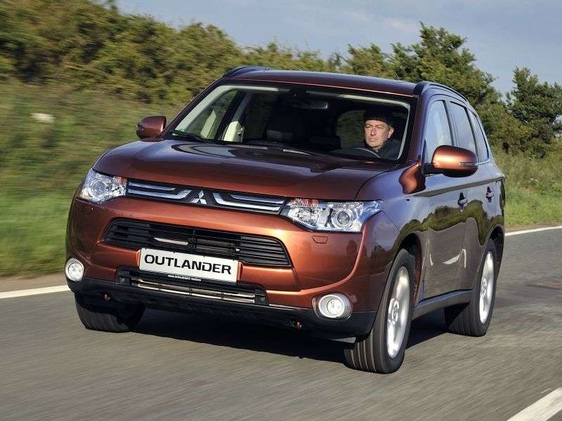 Mitsubishi Outlander 3rd generation 5 bit crossover. 3.0 AT 4WD Instyle S03 (2013) (2013 – current century)