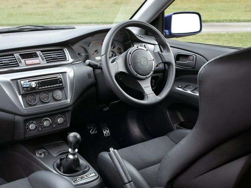 Mitsubishi Lancer Evolution 4 drzwiowy sedan 6.generacji 2,0 MT (2006 2008)