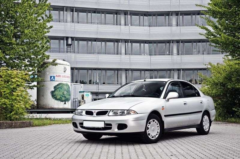 Mitsubishi Carisma 1st generation hatchback 1.6 AT (1999–2000)