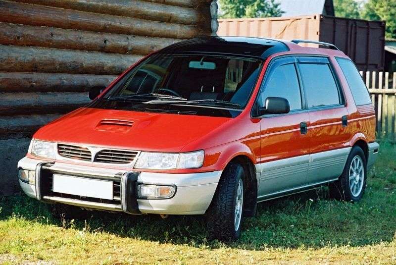 Mitsubishi Chariot 2nd generation 2.4 MT 4WD minivan (1991–1997)
