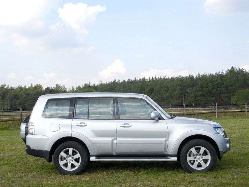 5 drzwiowy SUV Mitsubishi Pajero 4. generacji 3.2 DI D w Instyle (2006 2011)