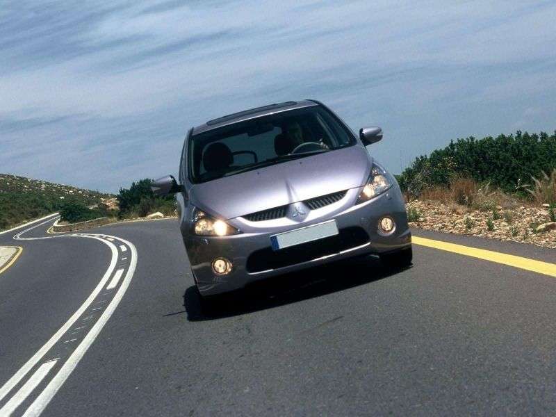 Mitsubishi Grandis minivan pierwszej generacji 2.4 MT (2003 2011)