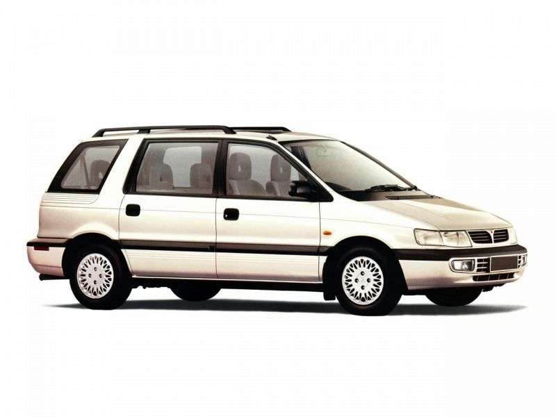 Mitsubishi Chariot minivan 2.generacji 2.4 MT (1991 1997)