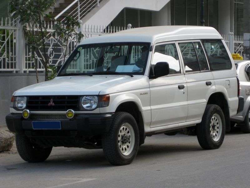 Mitsubishi Pajero 2 drzwiowy SUV z wysokim dachem kombi 2,5 TD MT (1991 1997)