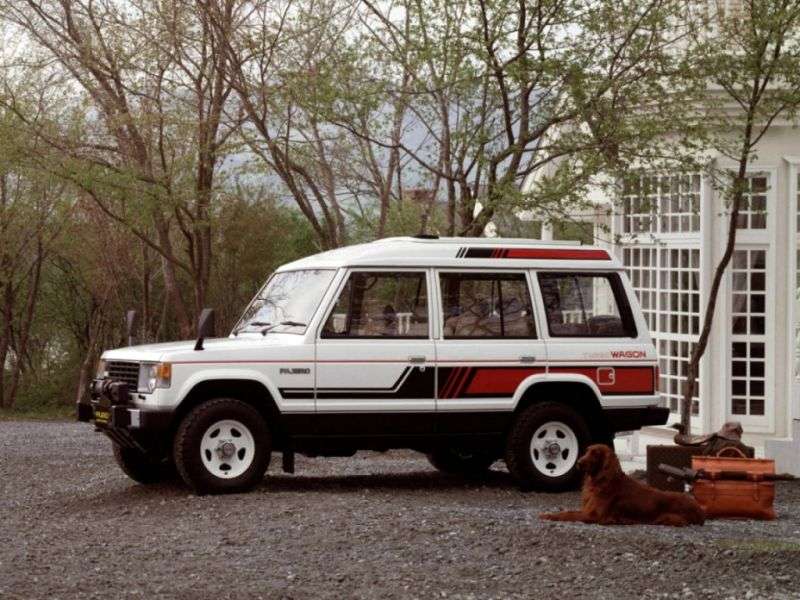 Mitsubishi Pajero 5 drzwiowy Wagon SUV pierwszej generacji z wysokim dachem 2,6 AT (1983 1991)