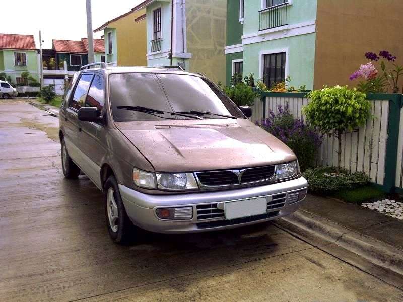 Mitsubishi Chariot 2nd generation 2.4 MT minivan (1991–1997)