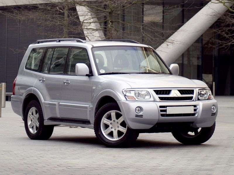 5 drzwiowy SUV Mitsubishi Pajero trzeciej generacji [zmiana stylizacji]. 3,5 mln ton (2003 2006)