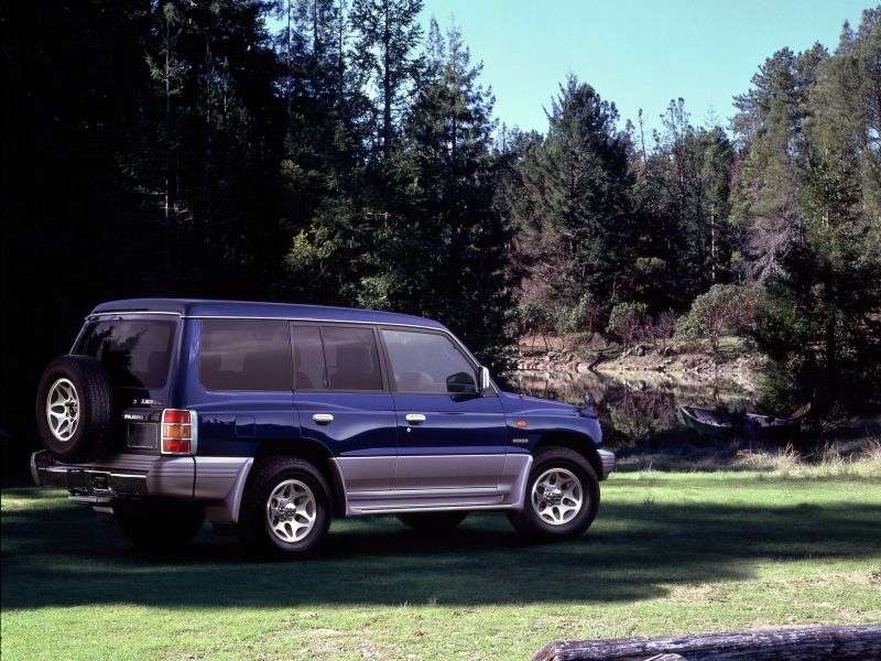 5 drzwiowy SUV Mitsubishi Pajero drugiej generacji [zmiana stylizacji]. 2,4 mln ton (1998 1999)