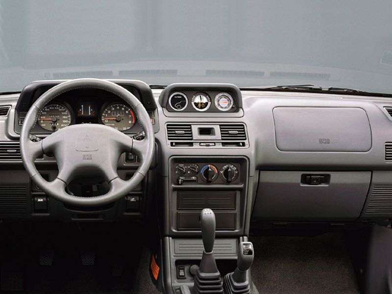 Mitsubishi Pajero 2nd generation [restyling] SUV 2.5 TD MT (1997–1999)