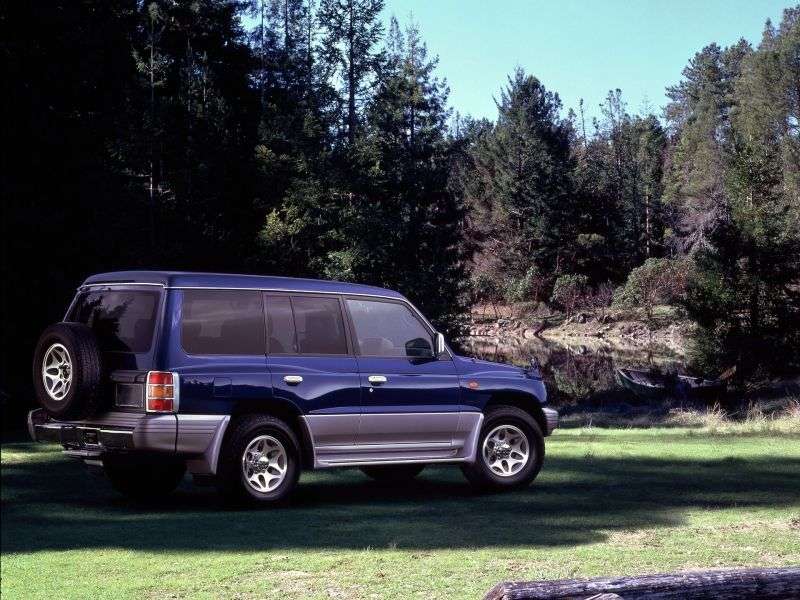 5 drzwiowy SUV Mitsubishi Montero drugiej generacji [zmiana stylizacji]. 2,4 mln ton (1998 1999)