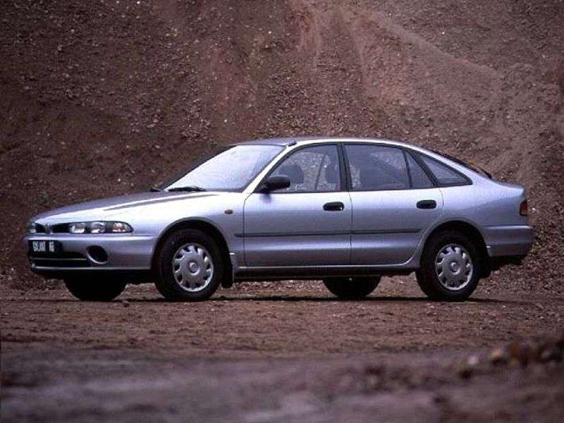 Mitsubishi Galant hatchback 7.generacji 2.0 AT (1993 1998)