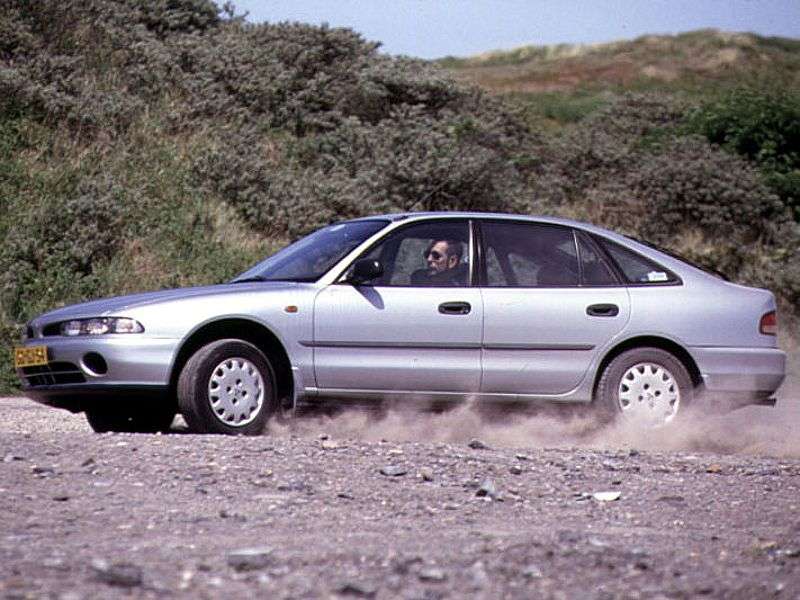 Mitsubishi Galant hatchback 7.generacji 2.0 AT (1993 1998)