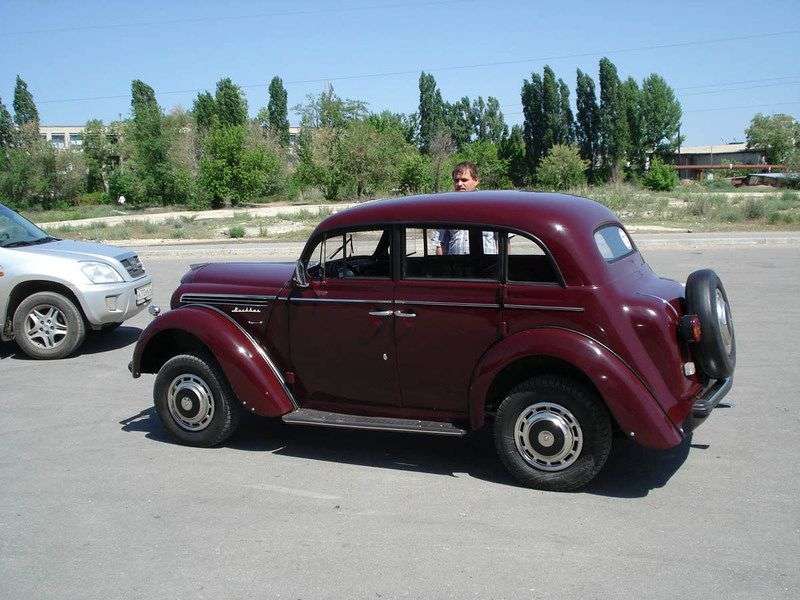 Moskvich 400 sedan 1.generacji 1.1 MT (1946 1954)
