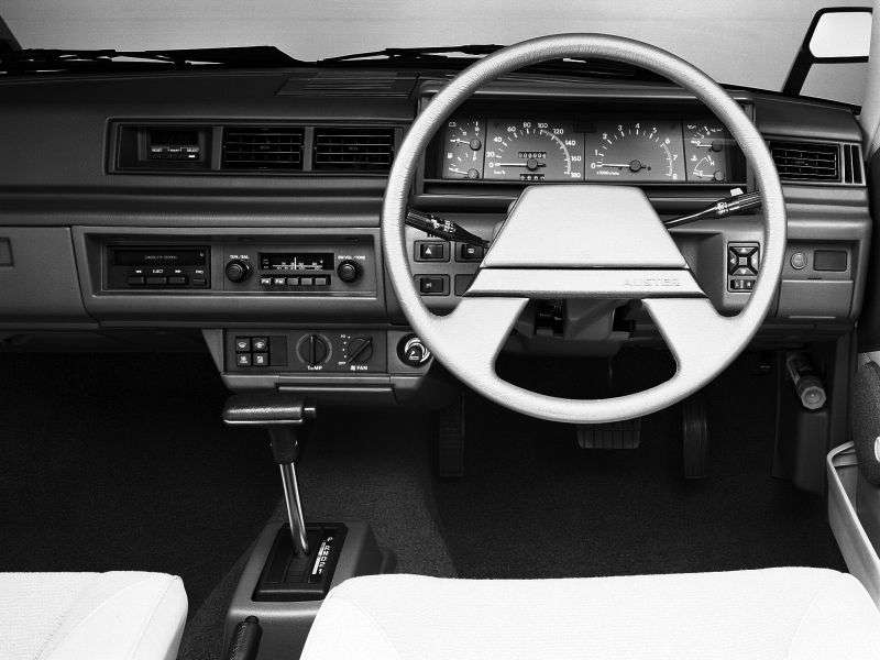 Nissan Auster T11JX hatchback 1.8 MT (1981 1983)