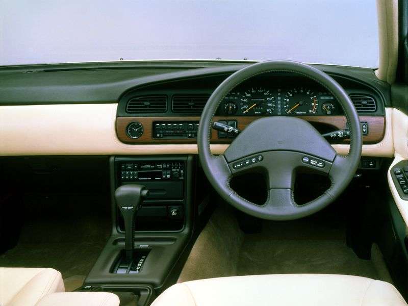 Nissan Laurel C33 hardtop 2.5 AT (1989 1993)