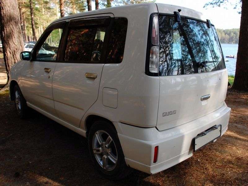 Nissan Cube 1st generation minivan 1.3 AT (1999–2003)