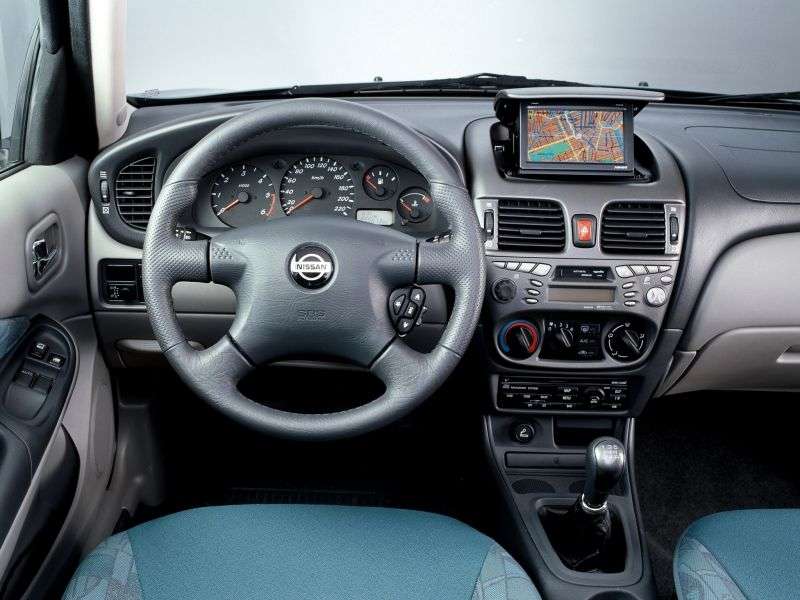 Nissan Almera N16 hatchback 5 drzwiowy 1,8 AT (2000 2003)