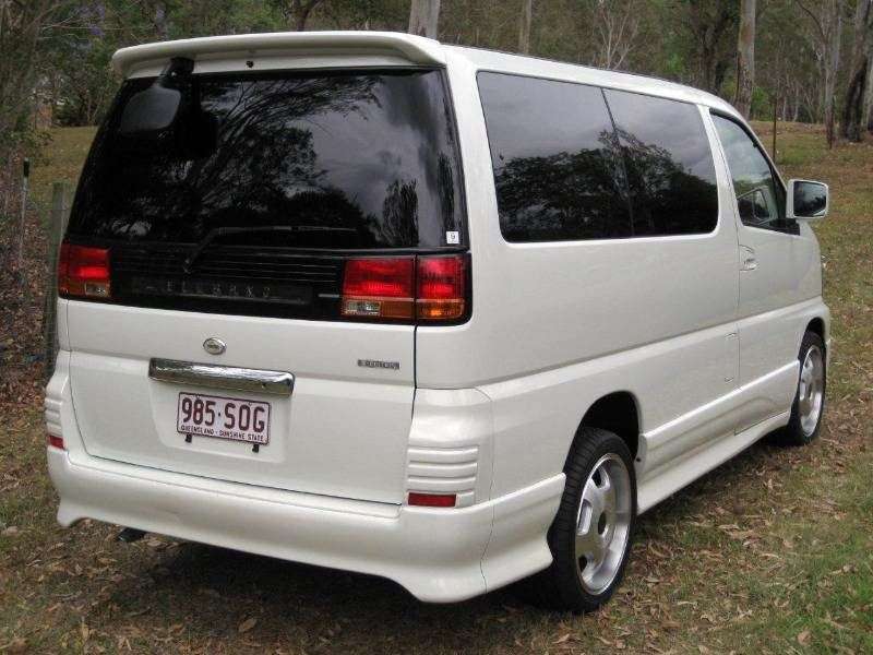Nissan Elgrand E50minivan 5 drzwiowy 3.0 TD w 4WD (1997 2002)