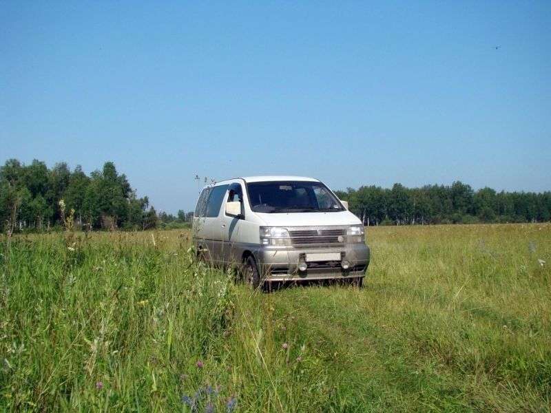 Nissan Elgrand E50 minivan 5 dv. 3.5 AT 4WD (2000–2002)