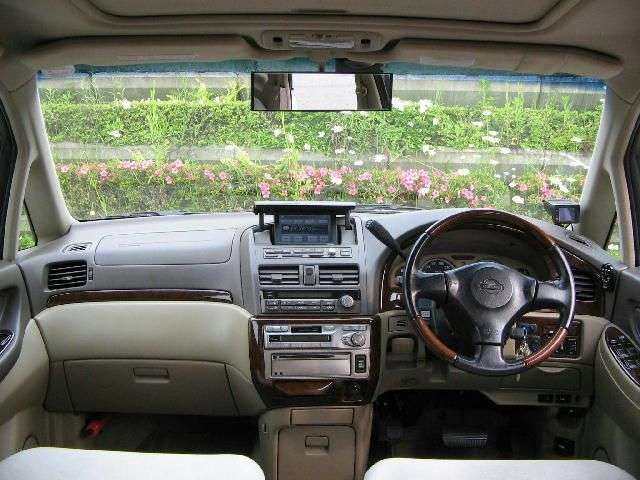 Nissan Presage minivan pierwszej generacji 2.5 TD AT 4WD (1998 2004)