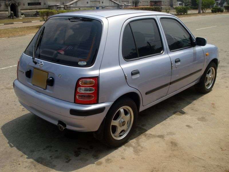 Nissan March K11 [druga zmiana stylizacji] 5 drzwiowy hatchback. 1,4 MT (2000 2002)