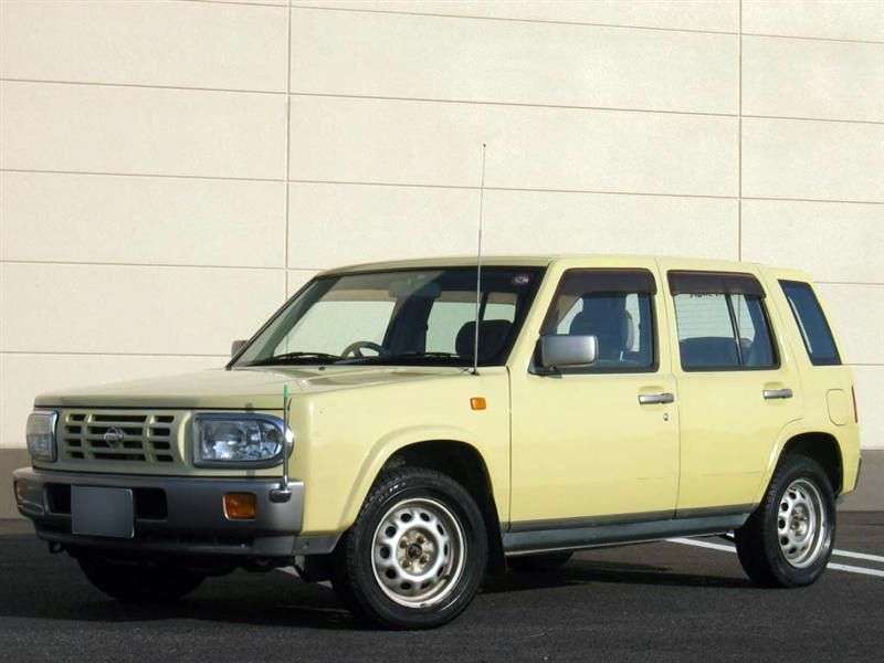 Nissan Rasheen pierwszej generacji, 5 drzwiowy crossover. 1,5 MT 4WD (1994 2000)