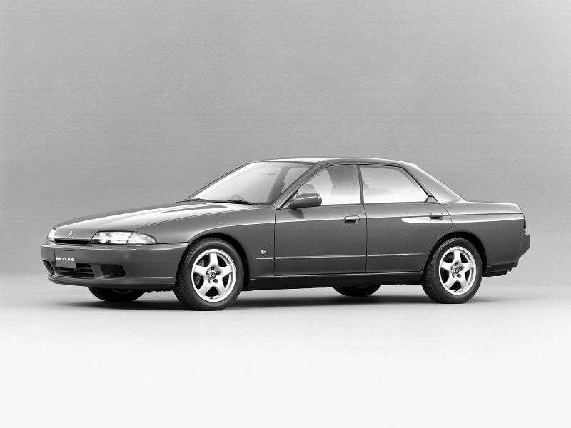 Nissan Skyline R32 sedan 1.8 MT (1989 1994)