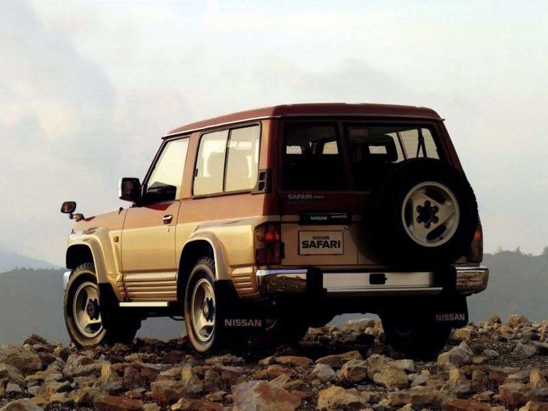 Nissan Safari 161wagon 3 drzwiowy 4,2 D 4WD AT (1991 1992)