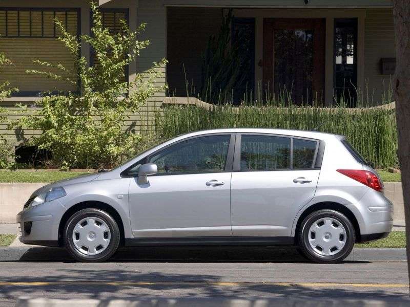 Nissan Versa hatchback 1.generacji 1.8 MT (2006 2009)