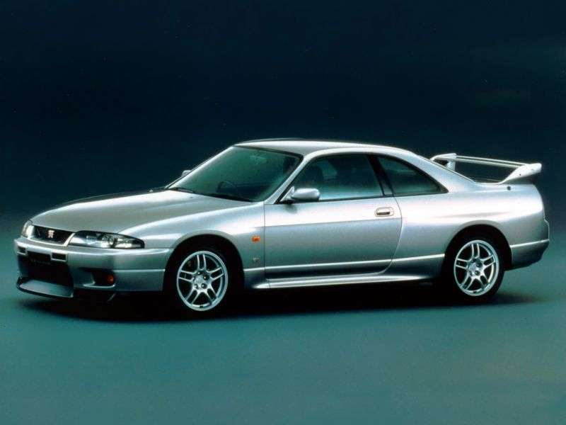 Nissan Skyline R33GT R Coupe 2 drzwiowy 2,6 MT 4WD (1995 obecnie)