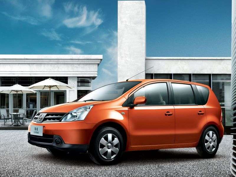 5 drzwiowy minivan Nissan Livina pierwszej generacji. 1.6 Flex Fuel MT (2007 obecnie)
