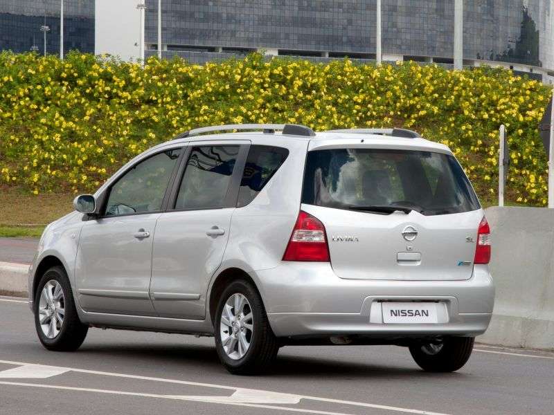 5 drzwiowy minivan Nissan Livina pierwszej generacji. 1.6 Flex Fuel MT (2007 obecnie)