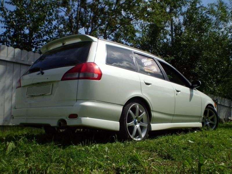 Nissan Wingroad Y11 Kombi 2.0 AT (2001 2001)